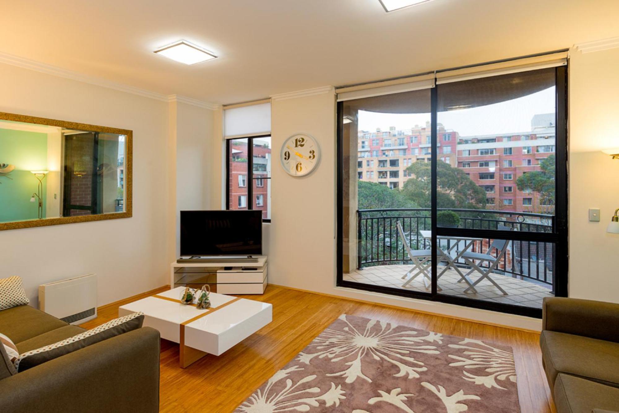 Thriving Location, Dining Hub Near Cbd Apartment *